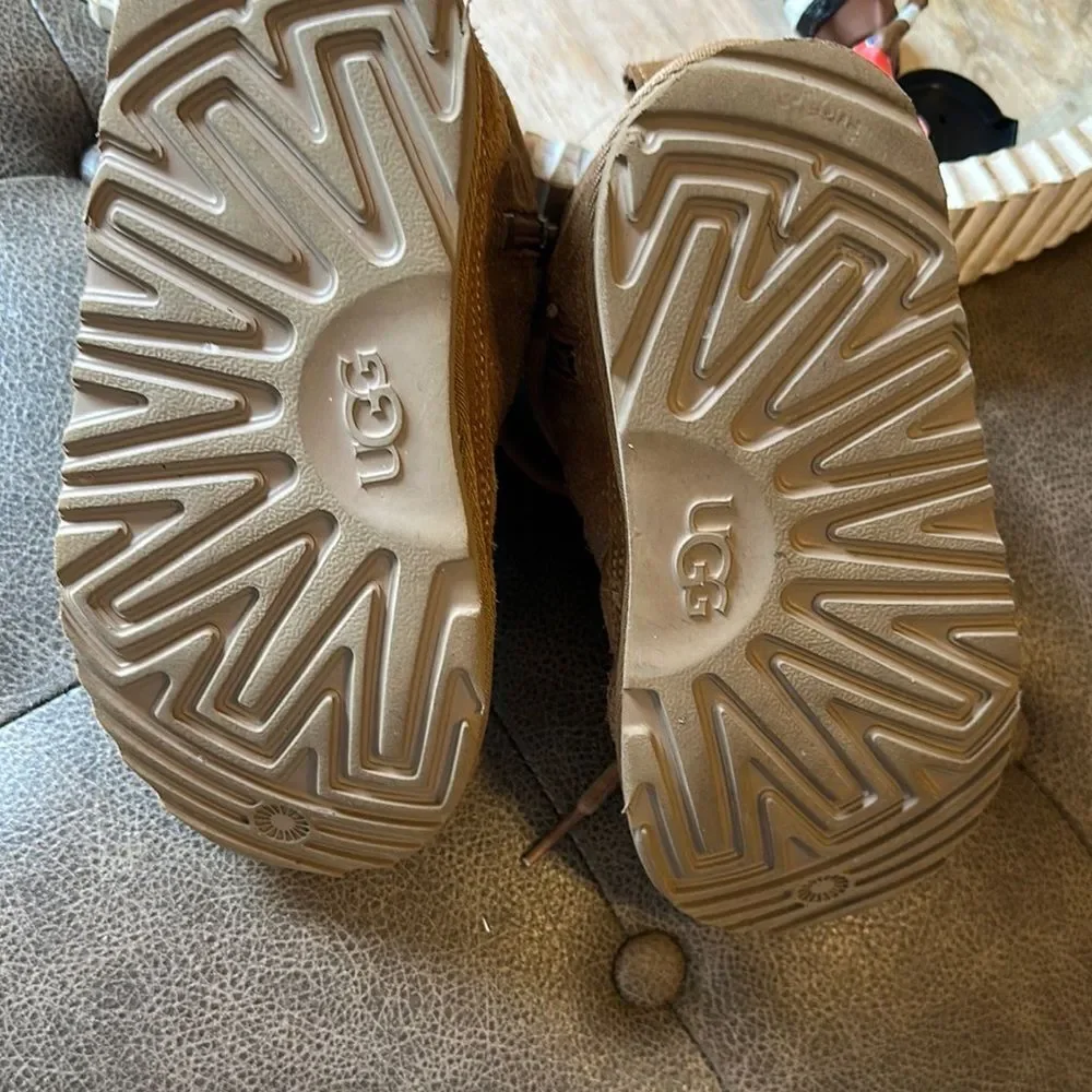 Pre-loved UGG Tan Suede Ankle Boots with Cozy Lining - Picture 4 of 4